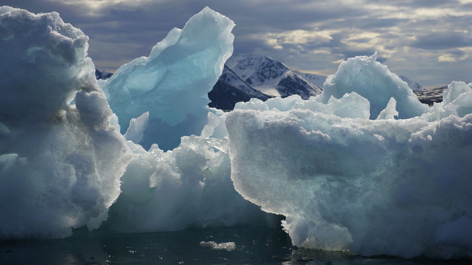 Лед 3 похожие. Polar Ice caps. Арктический циклон. Полярные льды. Арктические воды.